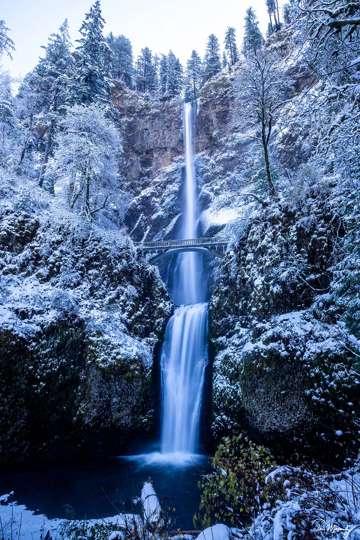 Multnomah Falls waterfall in winter, Columbia River Gorge, Oregon